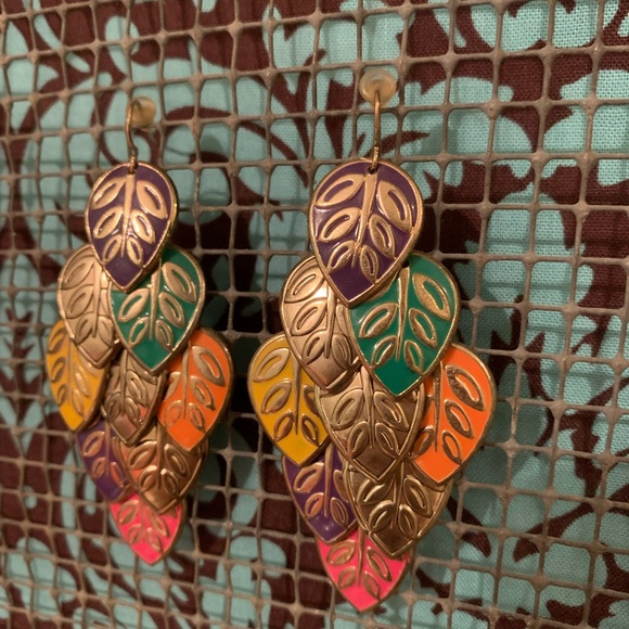 Colorful leaf dangle earrings - Picture 2 of 2